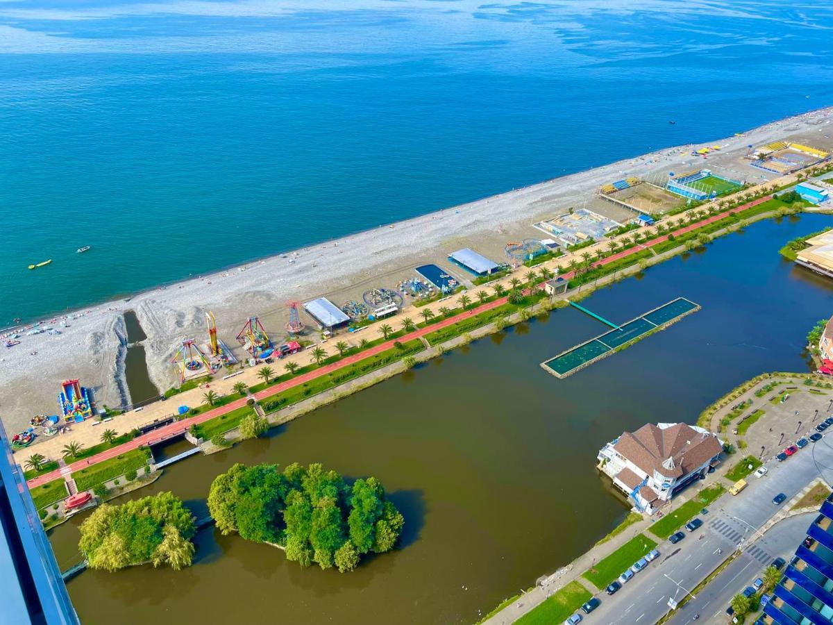 Hellobatumi Aparthotel Exterior photo