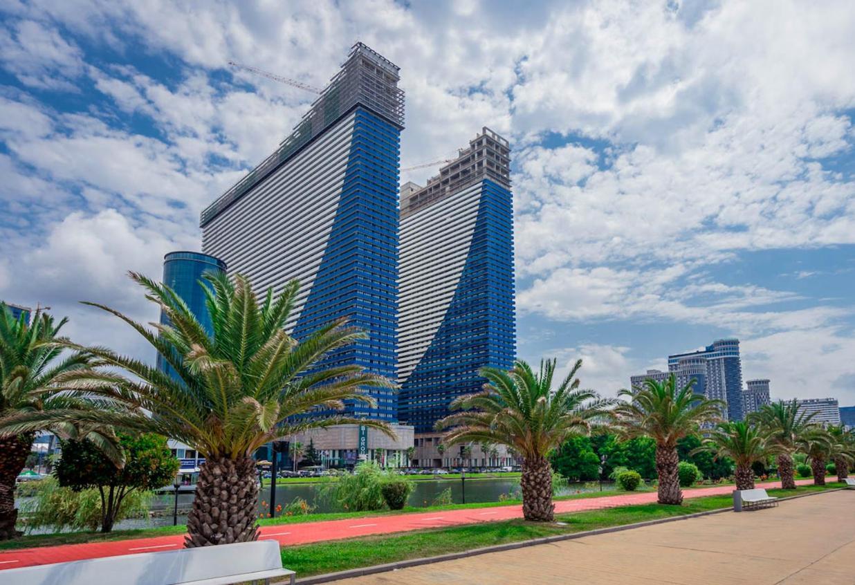 Hellobatumi Aparthotel Exterior photo