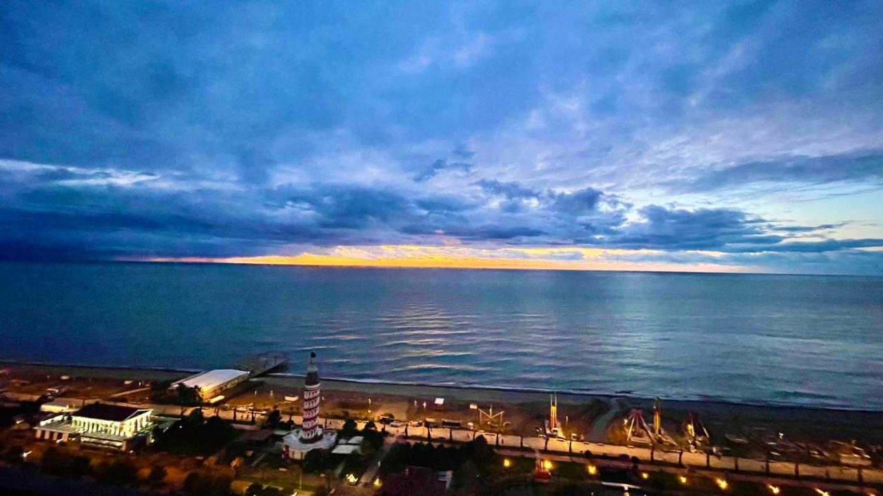 Hellobatumi Aparthotel Exterior photo